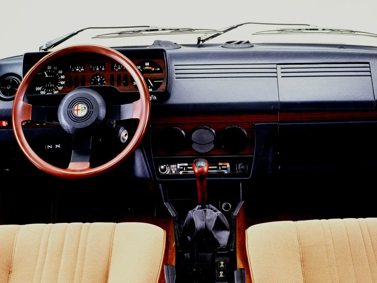 Alfa Romeo Alfetta 2.0 (1982) - Interior