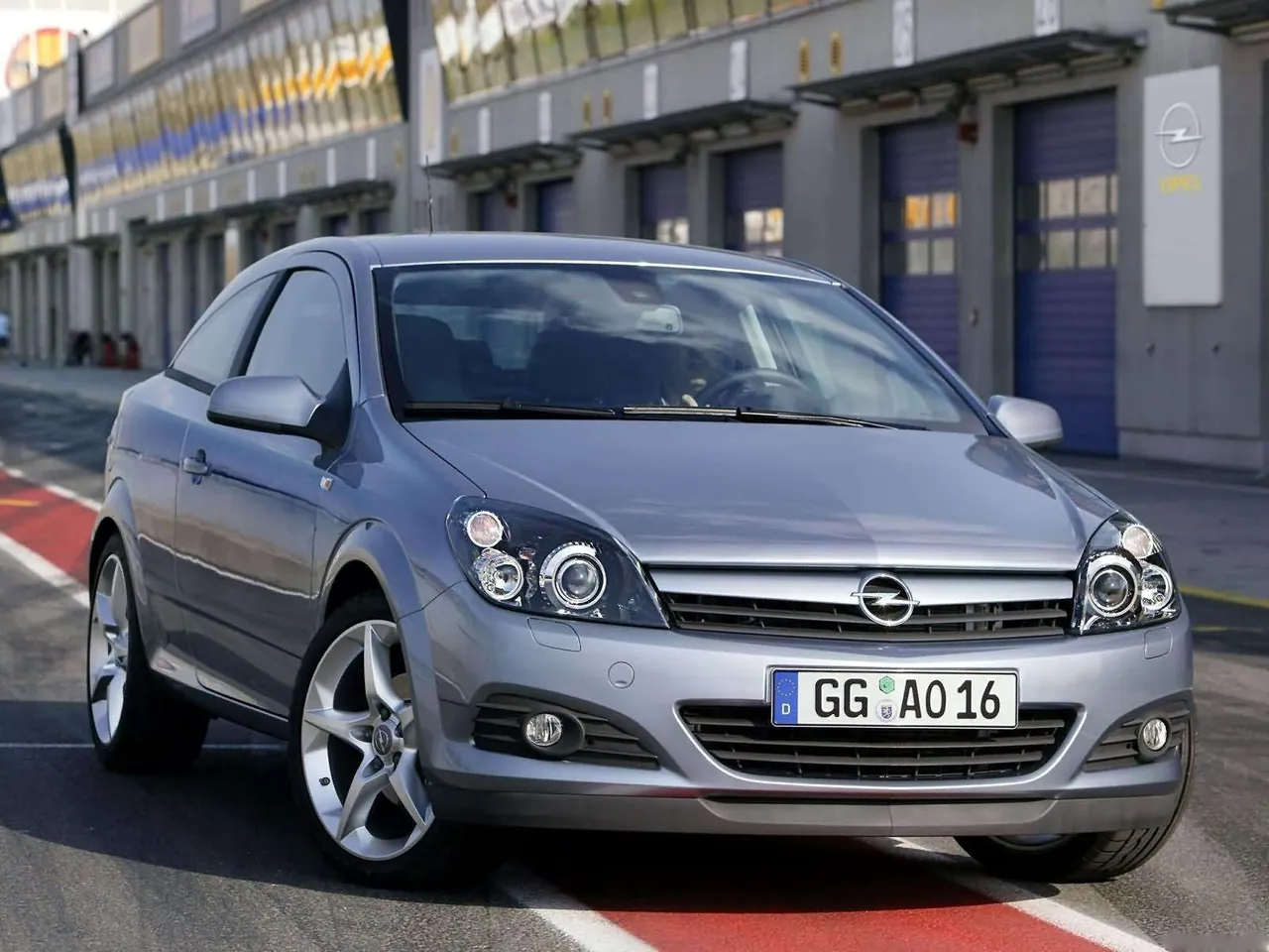 Opel Astra GTC (2005)