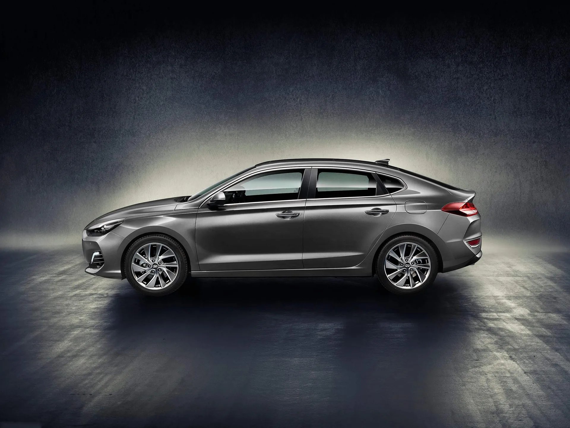 Hyundai i30 Fastback (2018) – boční profil