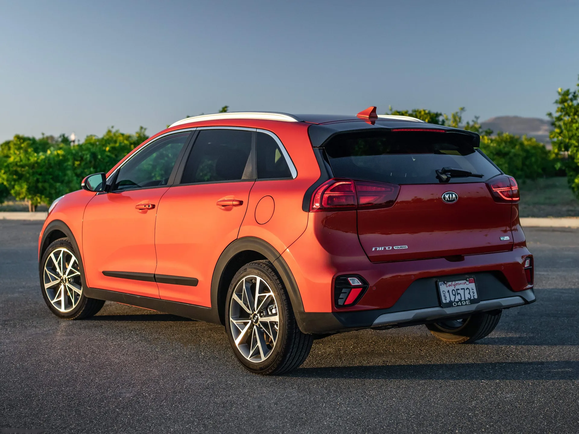 Kia Niro Hybrid (2020) – zadní tříčtvrteční pohled