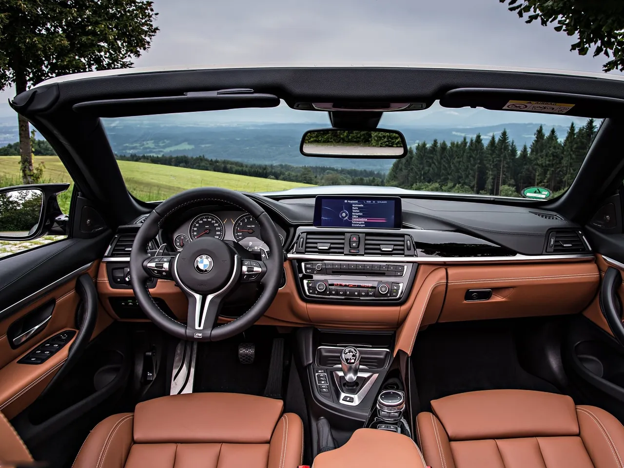 BMW M4 Convertible (2015) – interiér