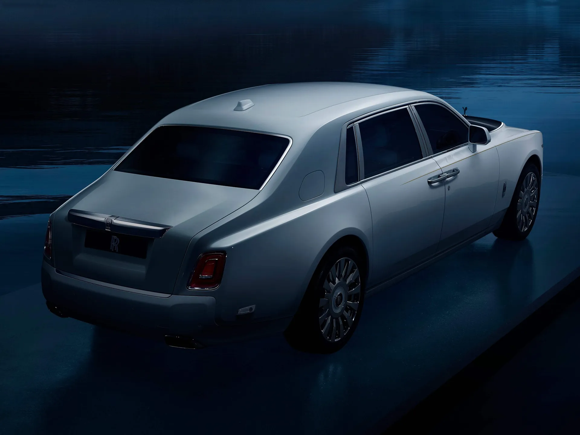 Rolls-Royce Phantom Tranquillity (2019) – zadní tříčtvrteční pohled