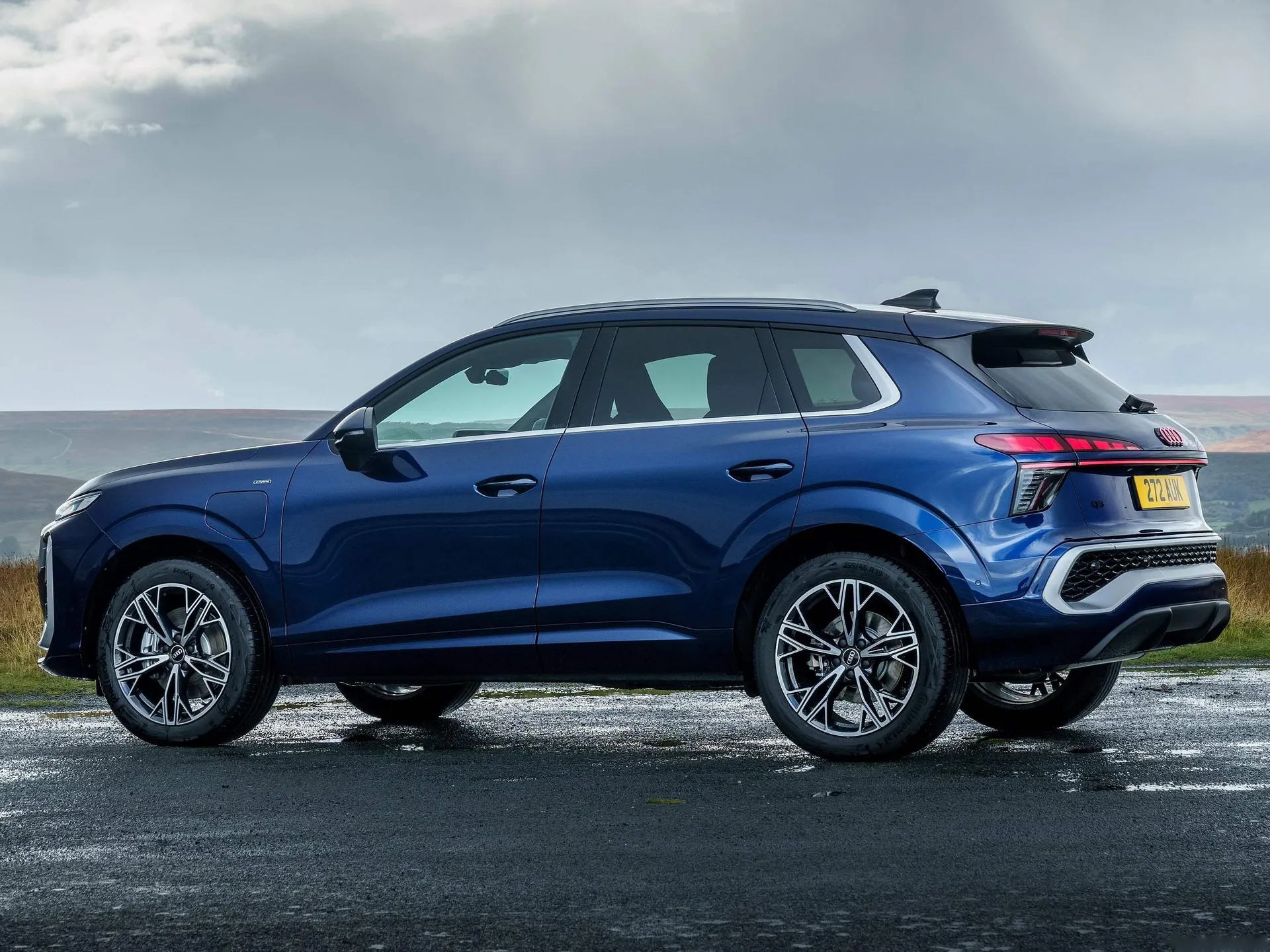 Audi Q3 SUV e-hybrid [UK] (2026) – zadní tříčtvrteční pohled