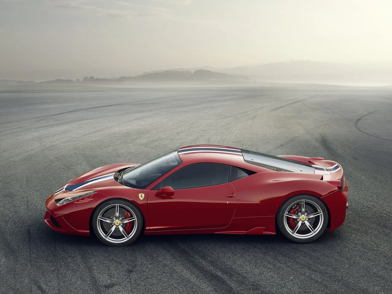 Ferrari 458 Speciale (2014) – boční profil