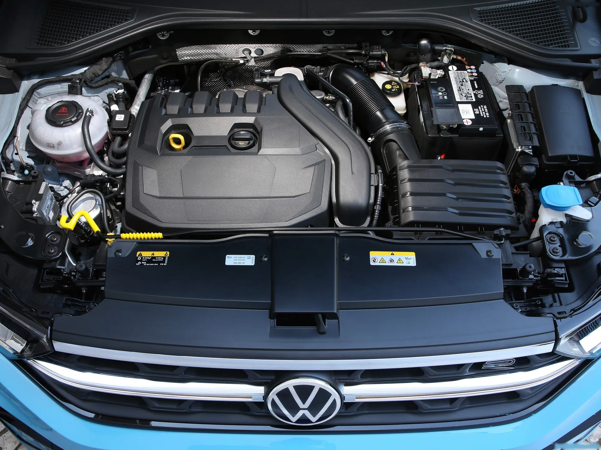 Volkswagen T-Roc Cabriolet (2022) - Engine Bay