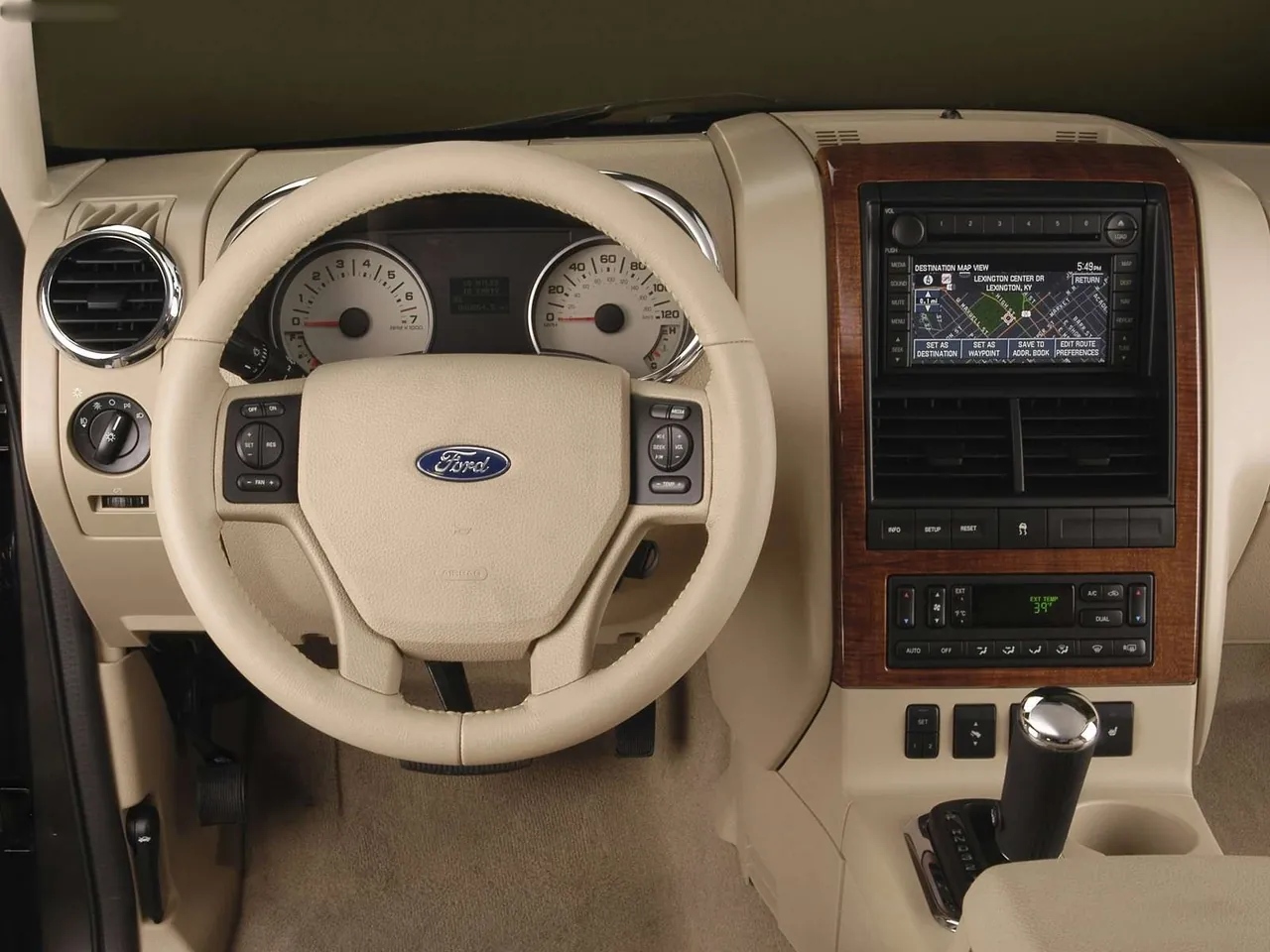 Ford Explorer (2006) – interiér