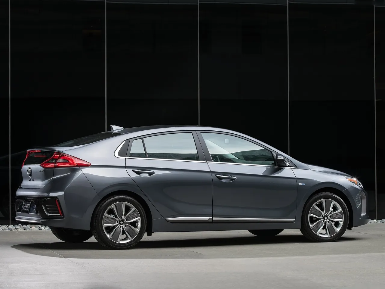 Hyundai Ioniq [US] (2017) – zadní tříčtvrteční pohled