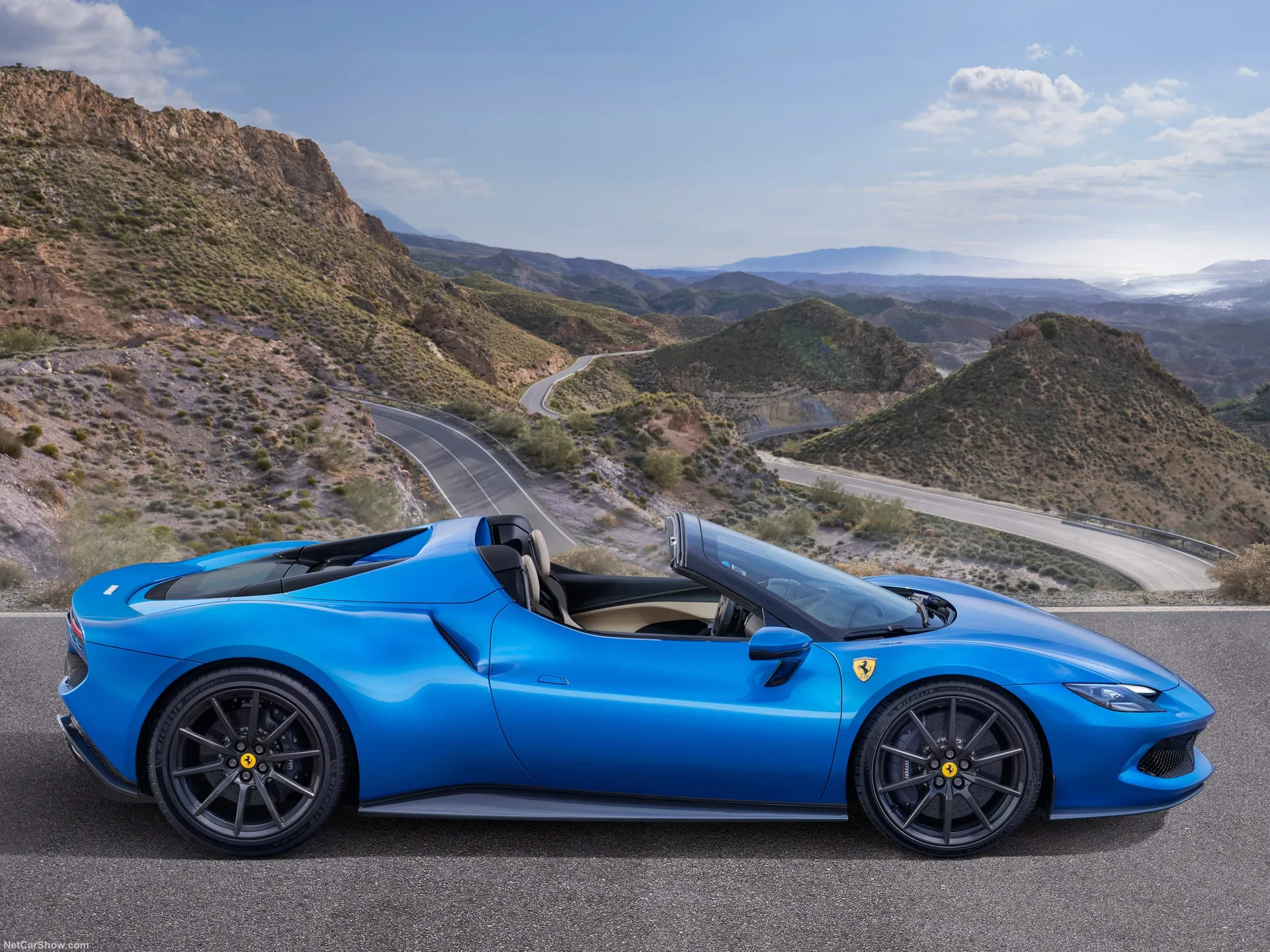 Ferrari 296 GTS (2023) – boční profil
