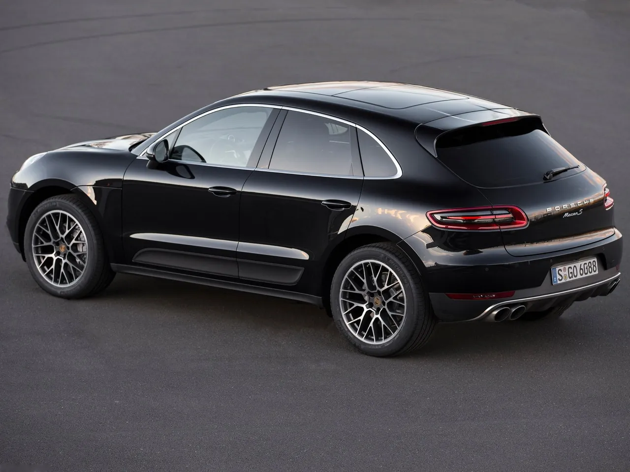 Porsche Macan (2015) – zadní tříčtvrteční pohled