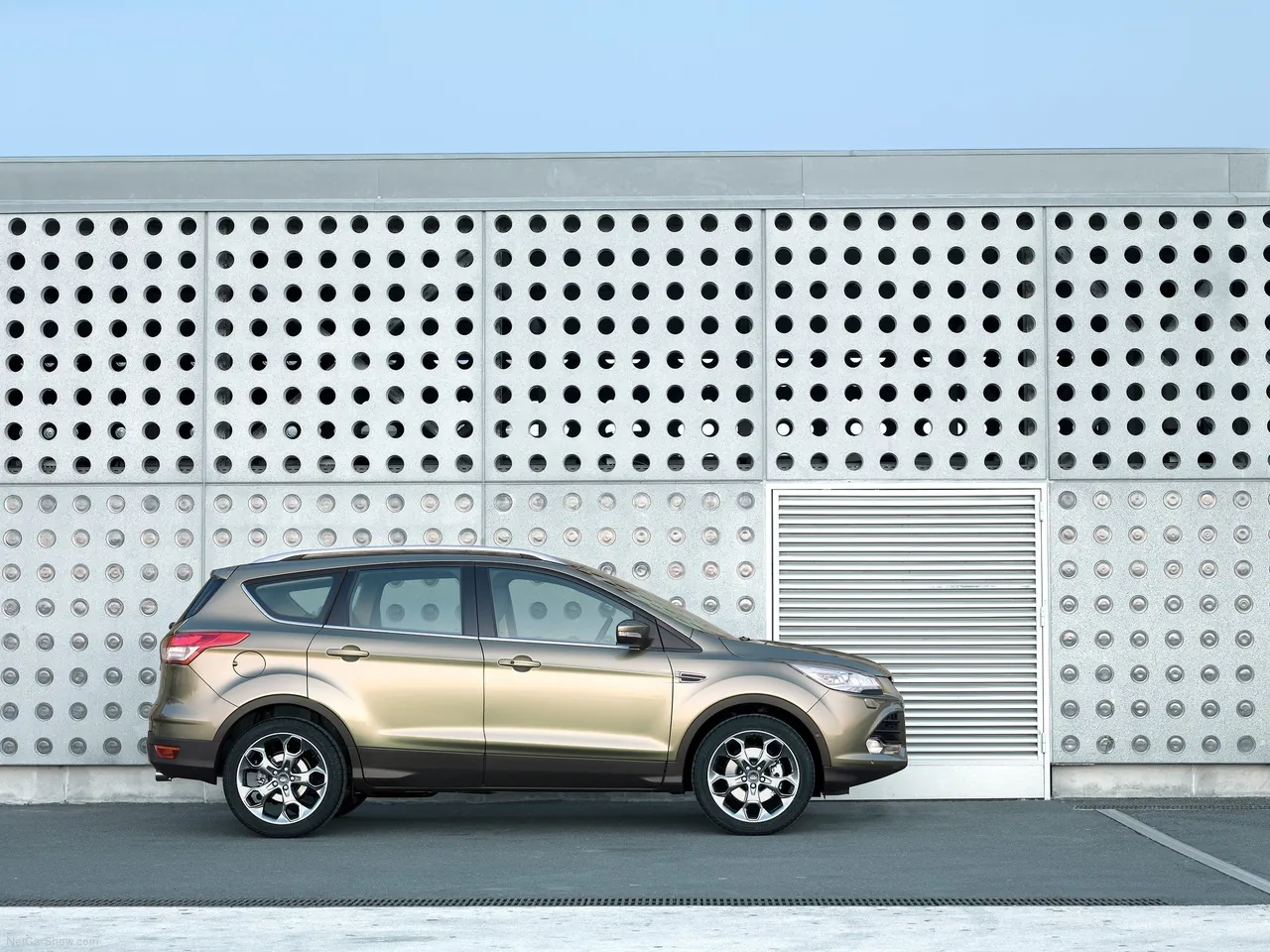 Ford Kuga (2013) – boční profil
