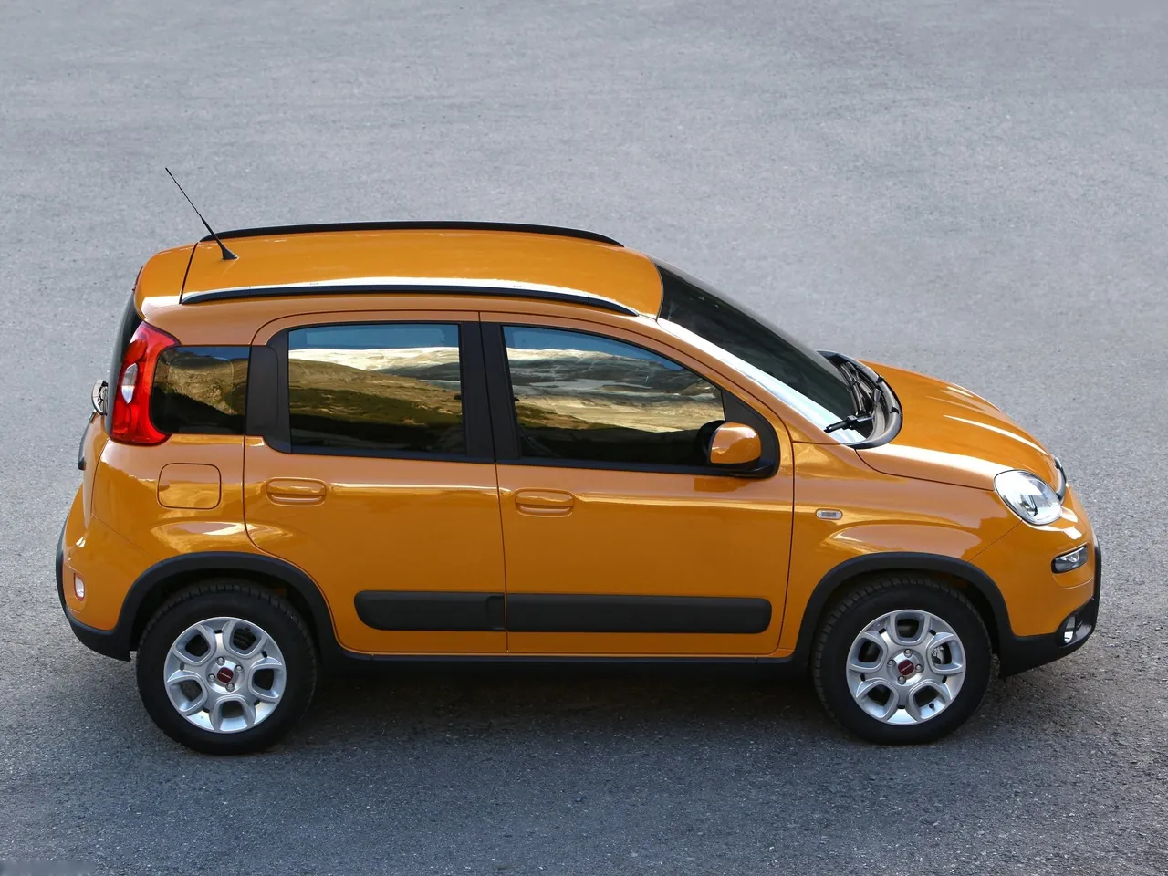 Fiat Panda Trekking (2013) – boční profil