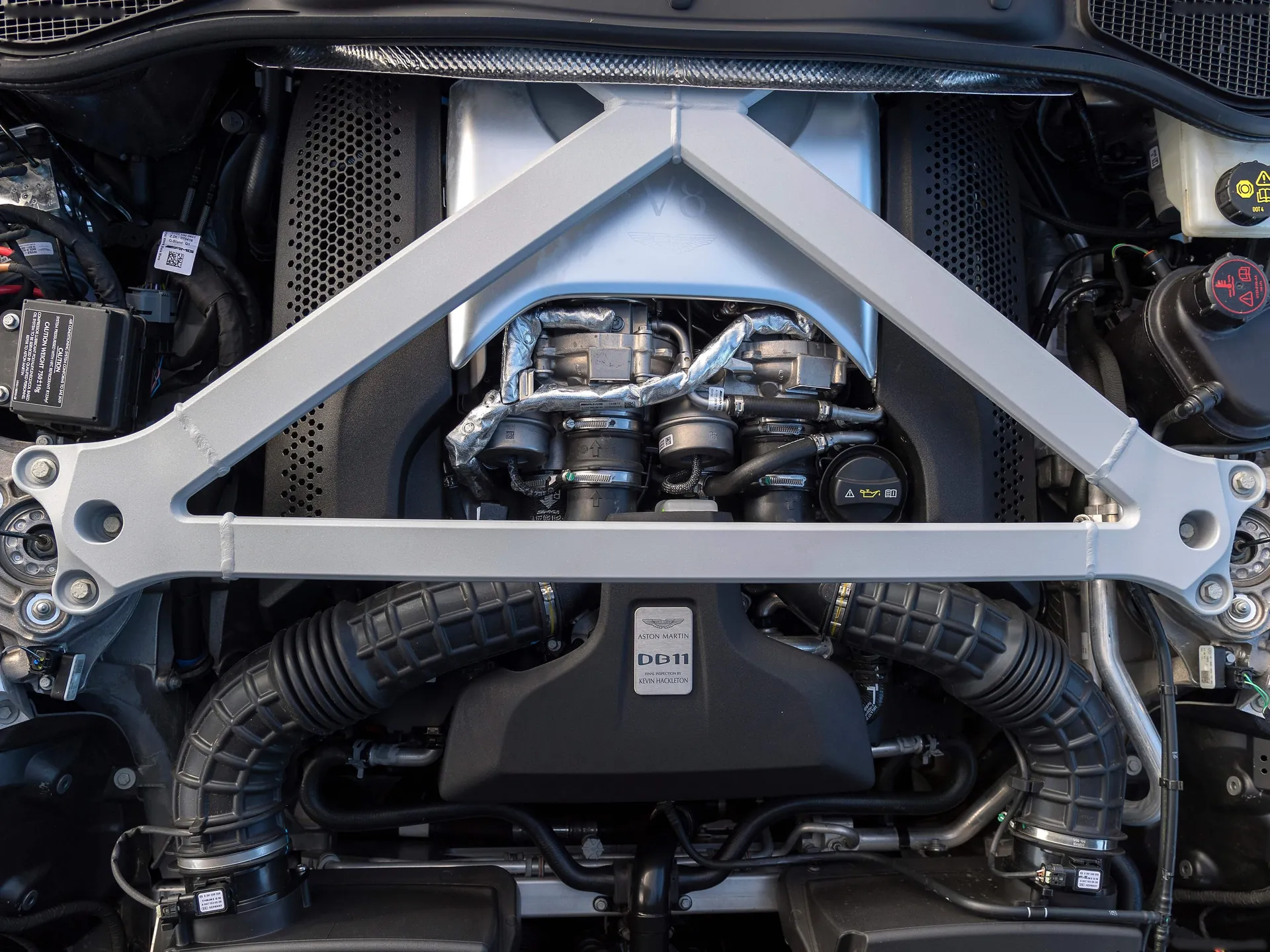 Aston Martin DB11 Volante (2019) - Engine