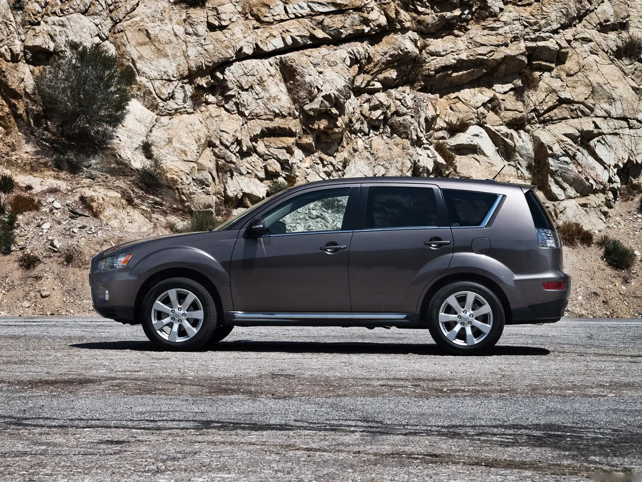 Mitsubishi Outlander GT (2010) – boční profil