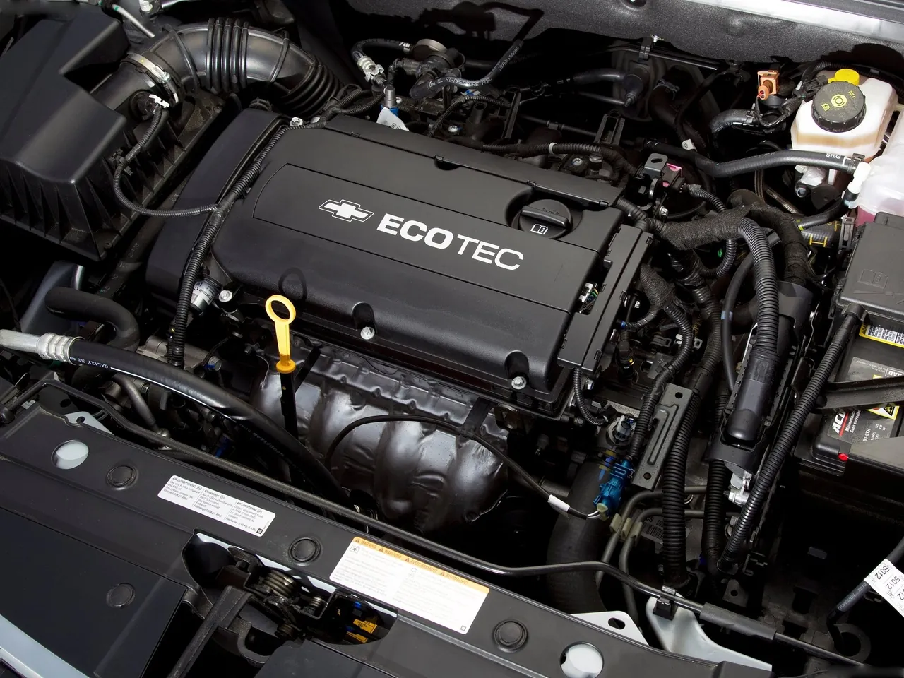 Chevrolet Cruze Hatchback (2012) – motorový prostor