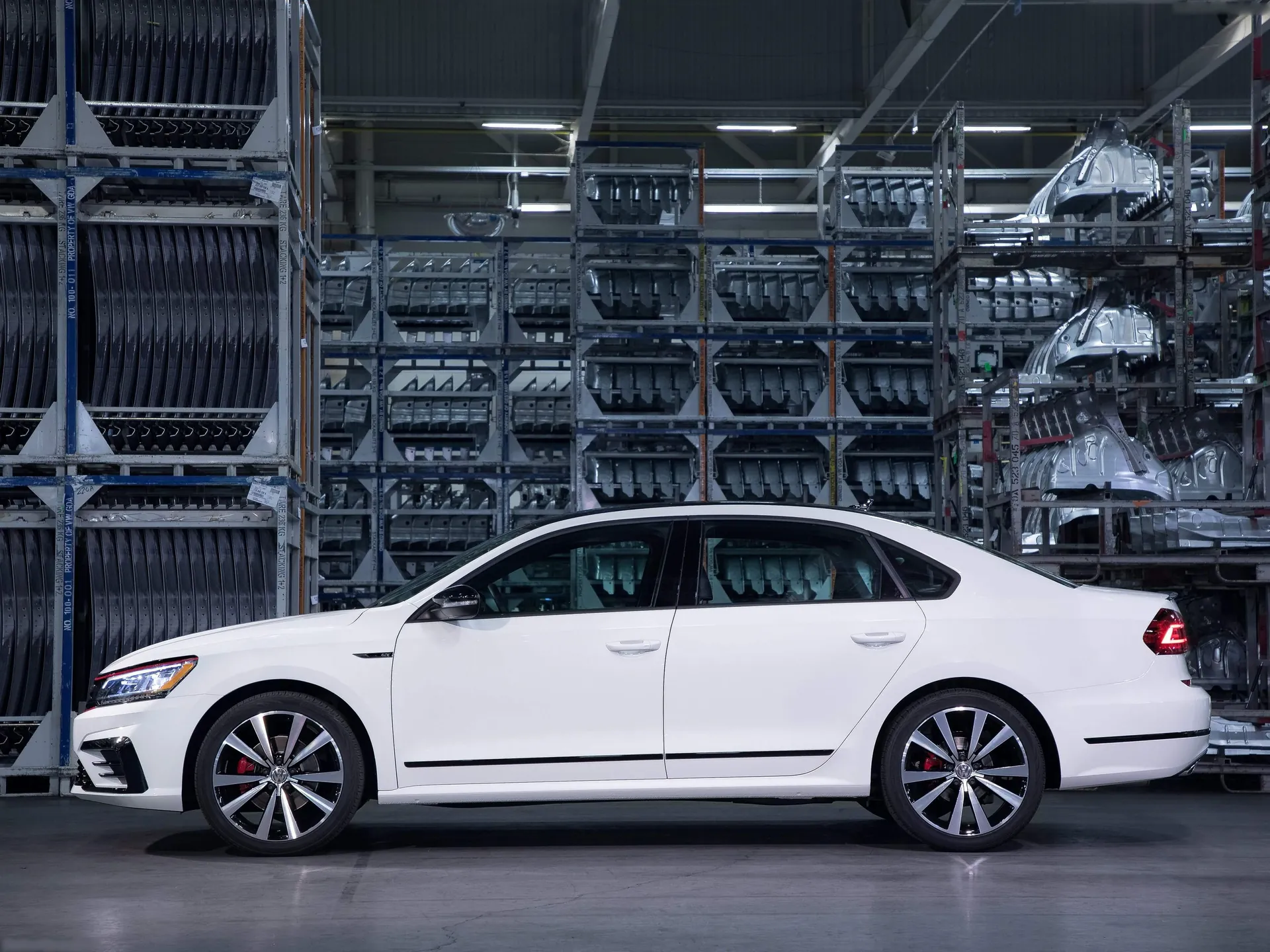 Volkswagen Passat GT [US] (2018) – boční profil