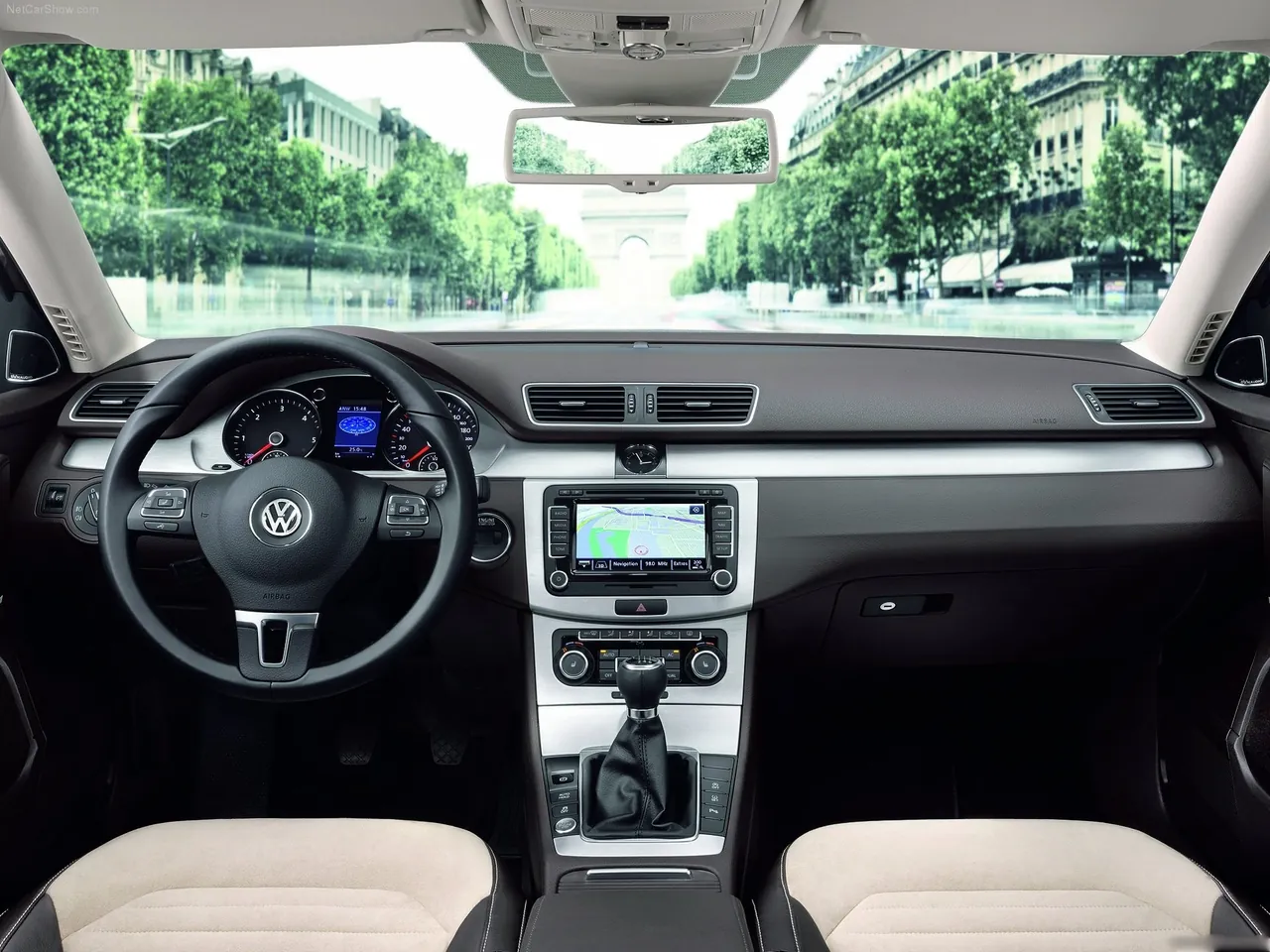 Volkswagen Passat Estate (2011) – interiér