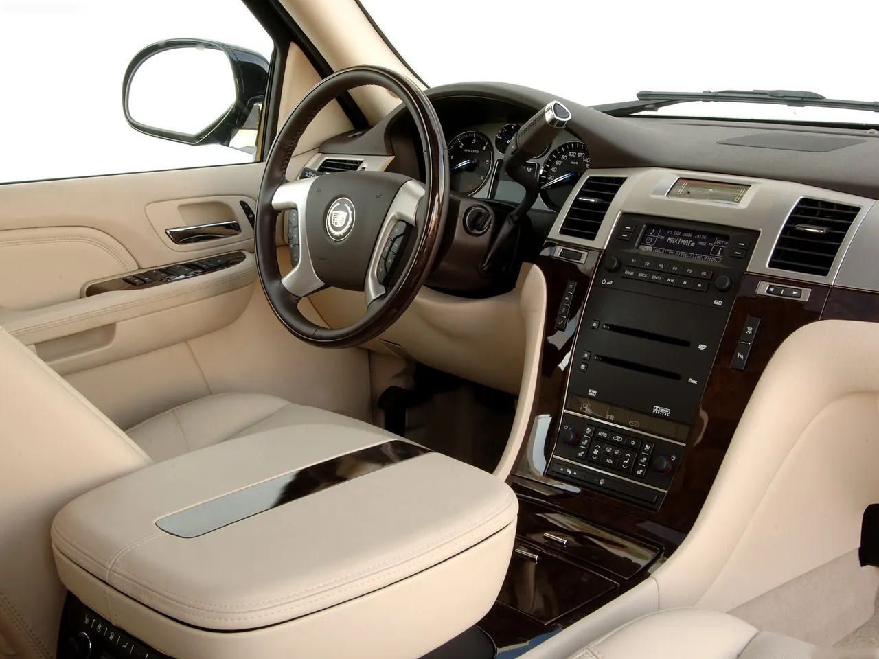 Cadillac Escalade [EU] (2007) – interiér