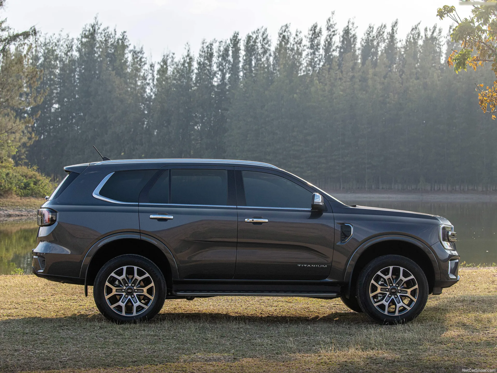 Ford Everest (2023) – boční profil
