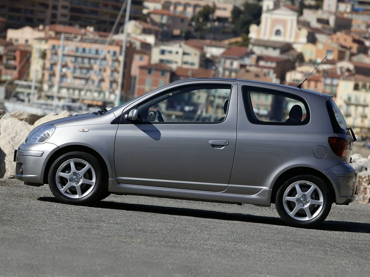 Toyota Yaris (2003) - Side Profile