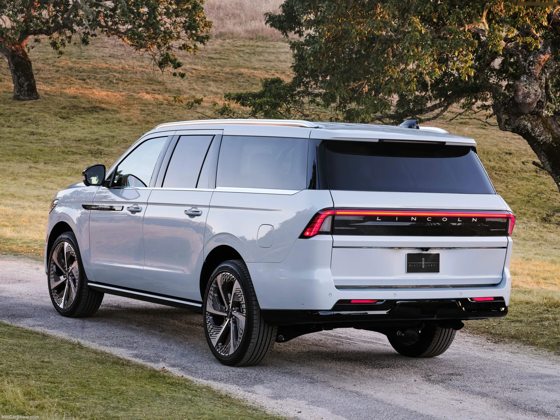 Lincoln Navigator (2025) – zadní tříčtvrteční pohled