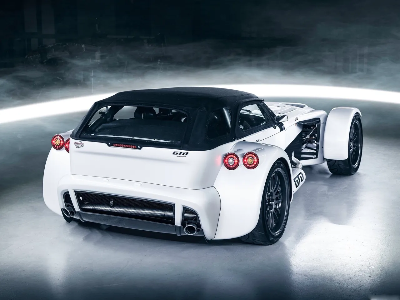 Donkervoort D8 GTO Bilster Berg Edition (2015) – zadní tříčtvrteční pohled