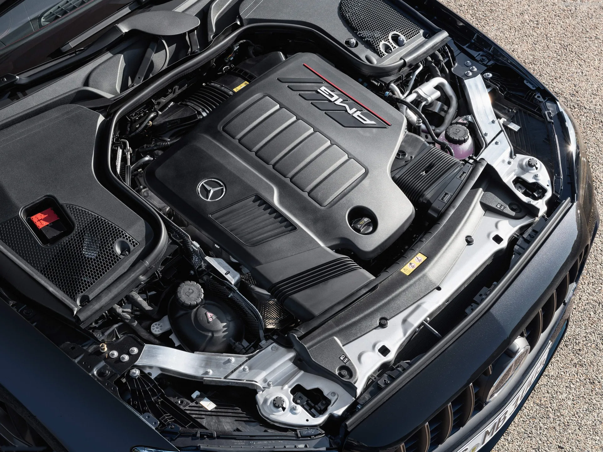 Mercedes-Benz E53 AMG Coupe (2021) – motorový prostor
