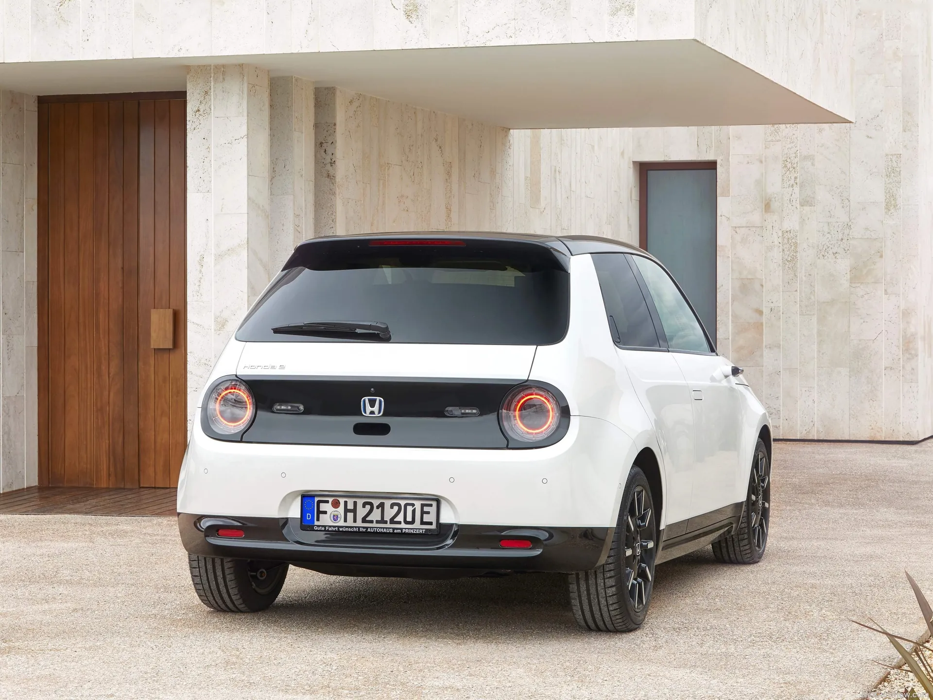 Honda e (2021) – zadní tříčtvrteční pohled