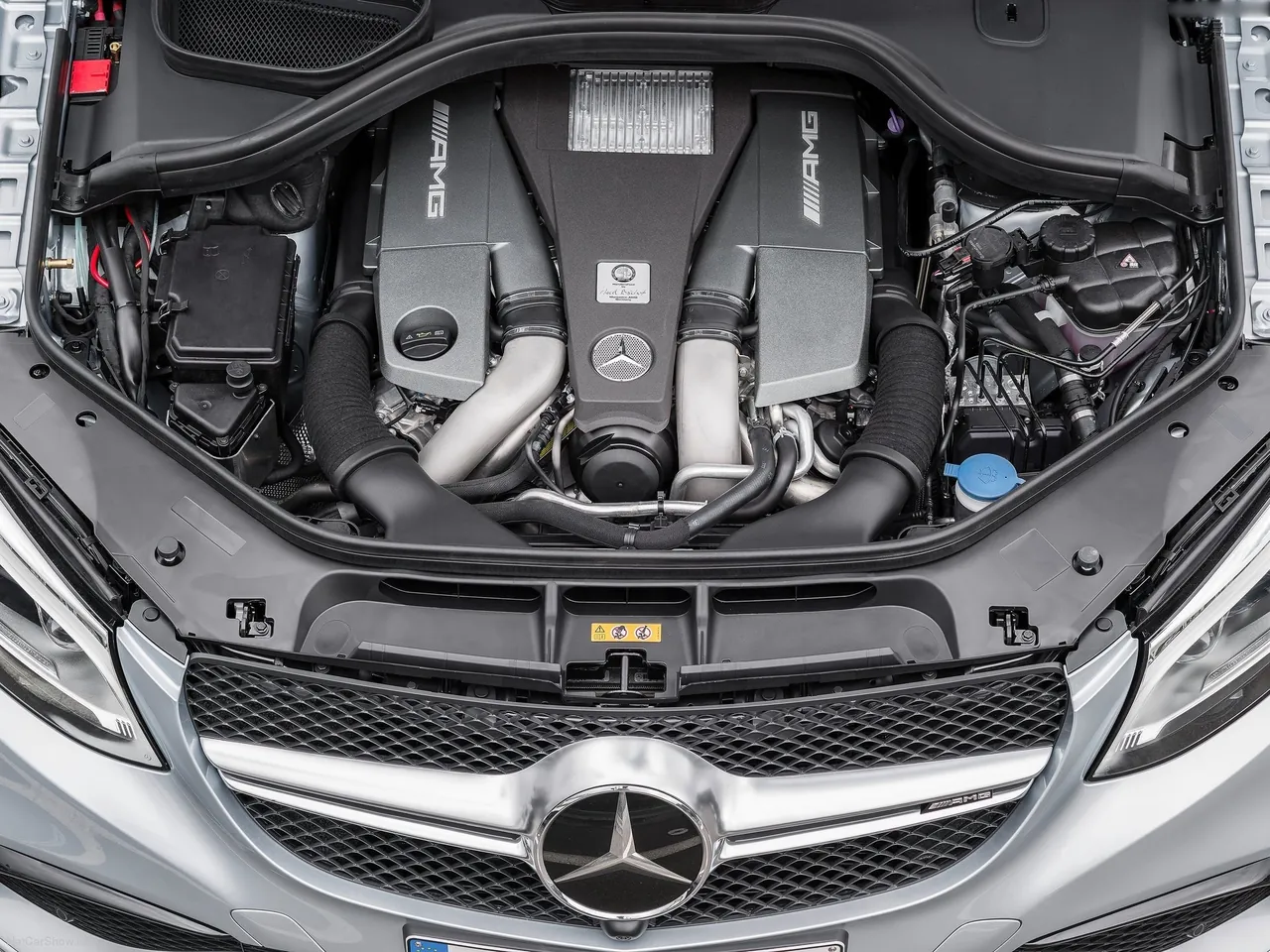 Mercedes-Benz GLE63 AMG Coupe (2016) – motorový prostor