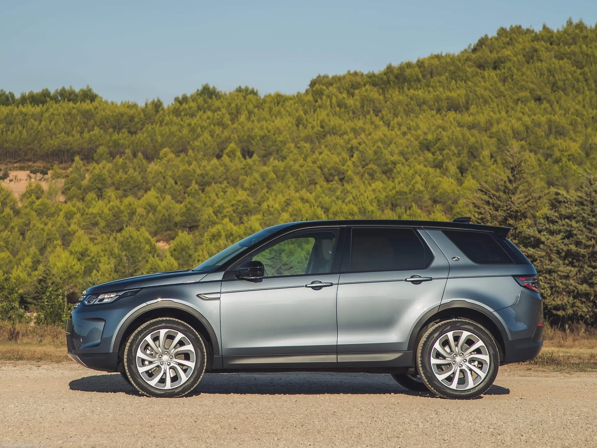 Land Rover Discovery Sport (2020) - Side Profile