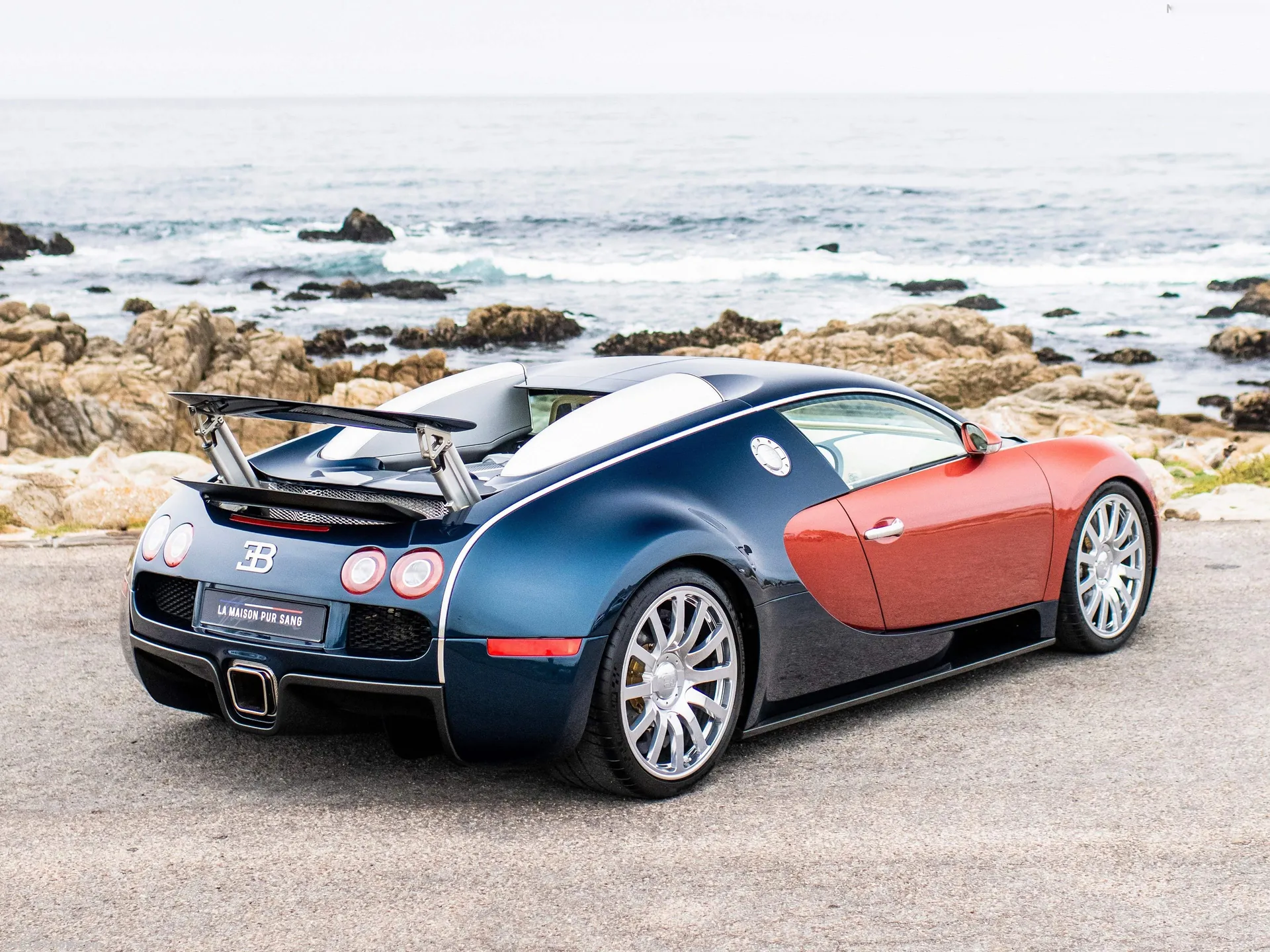 Bugatti Veyron La Maison Pur Sang 20 Years (2026) – zadní tříčtvrteční pohled