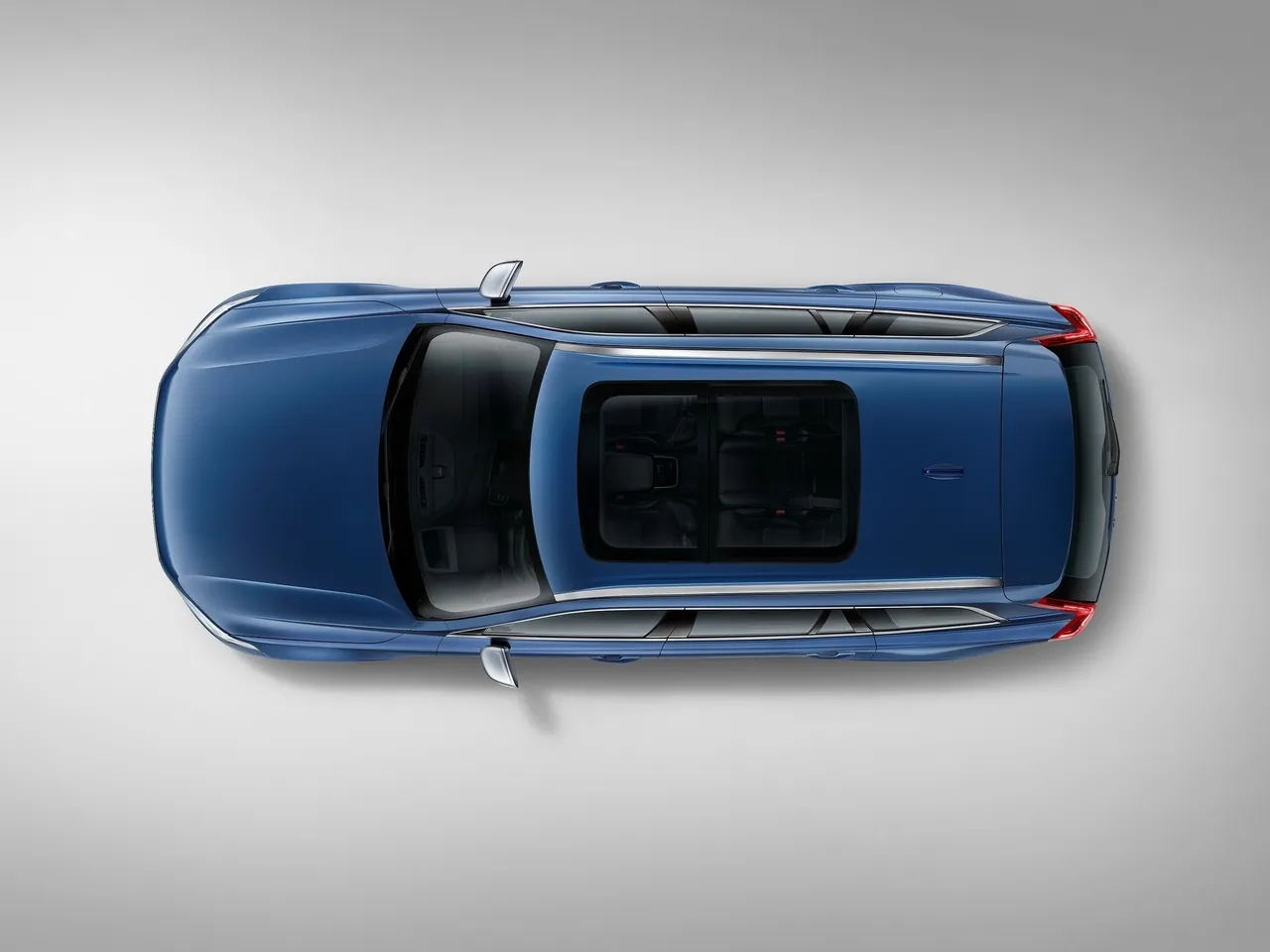 Volvo XC90 R-Design (2015) – pohled shora