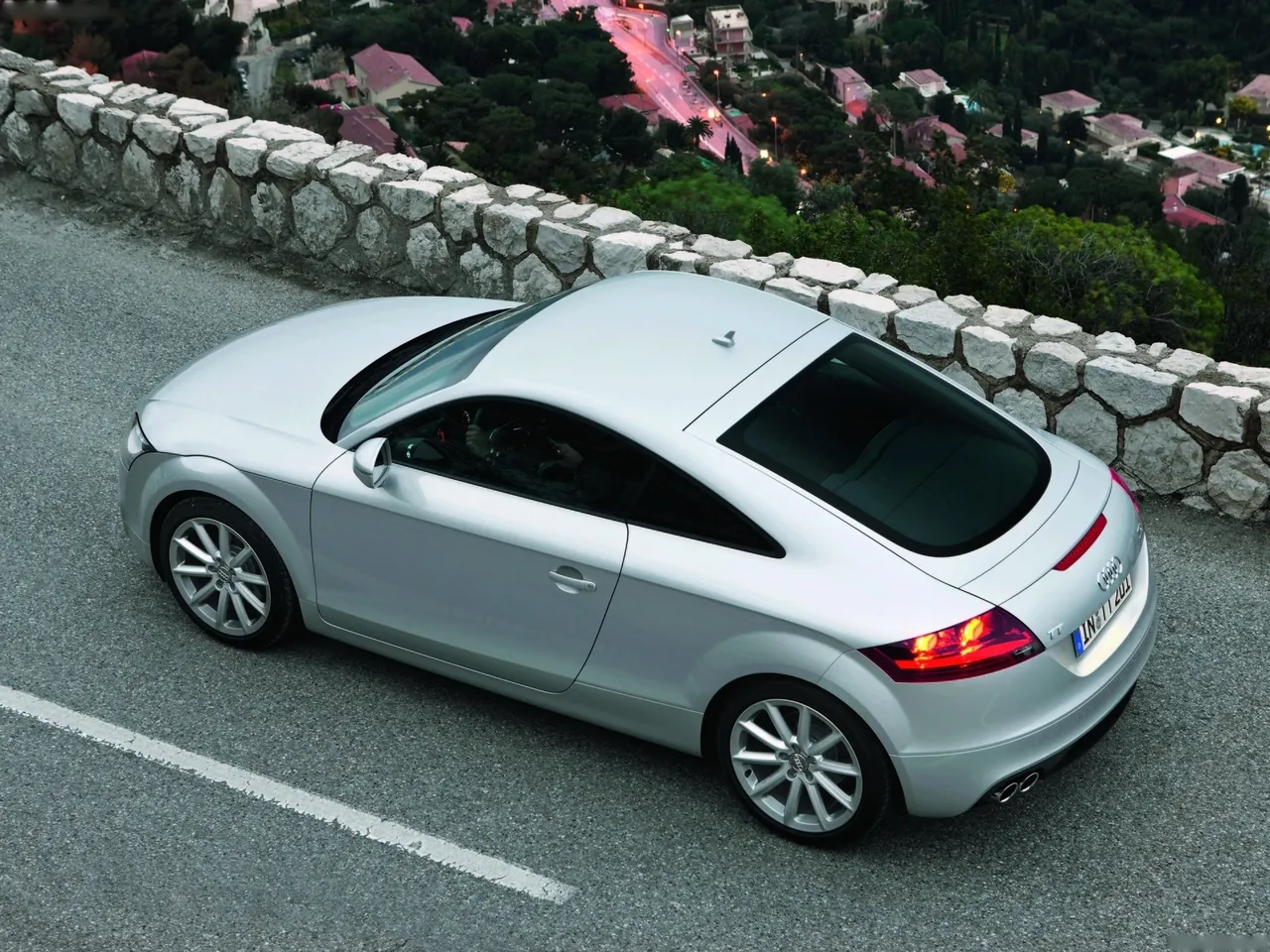 Audi TT Coupe (2011) – zadní tříčtvrteční pohled