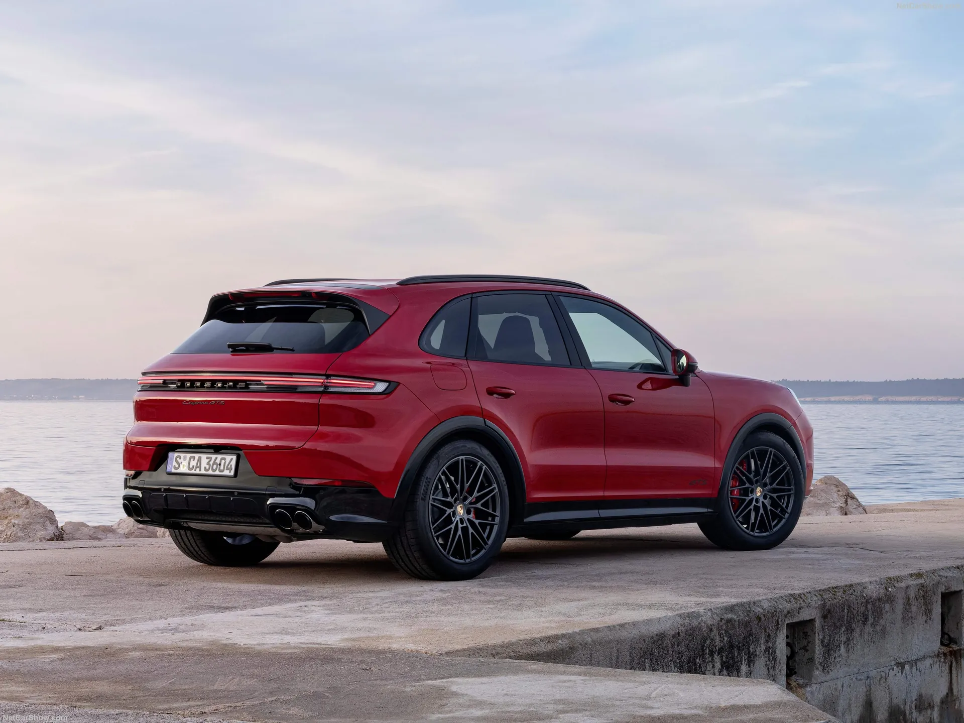Porsche Cayenne GTS (2024) – zadní tříčtvrteční pohled