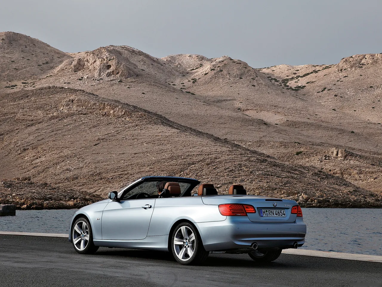 BMW 3-Series Convertible (2011) – zadní tříčtvrteční pohled