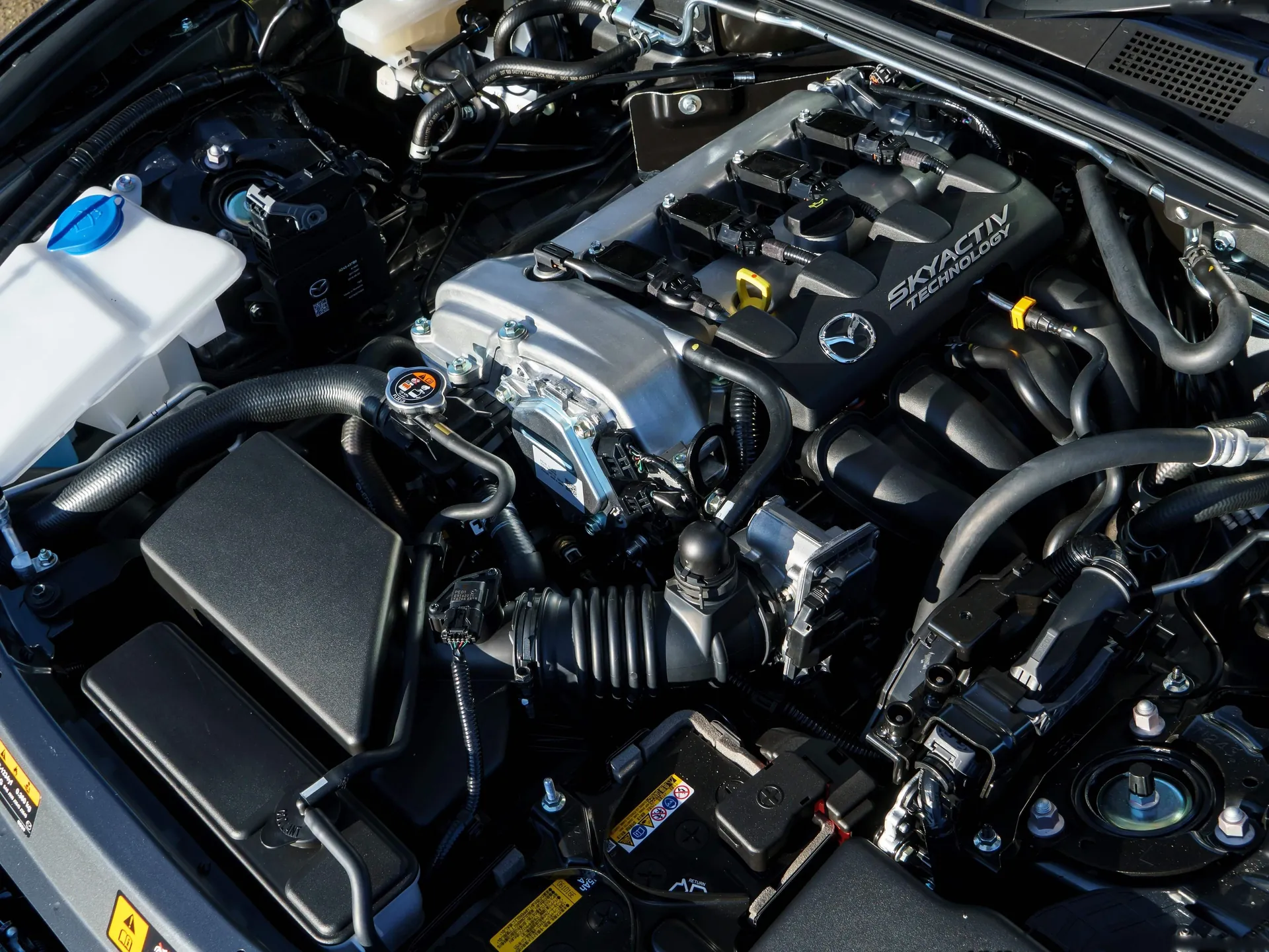 Mazda MX-5 RF [UK] (2017) – motorový prostor