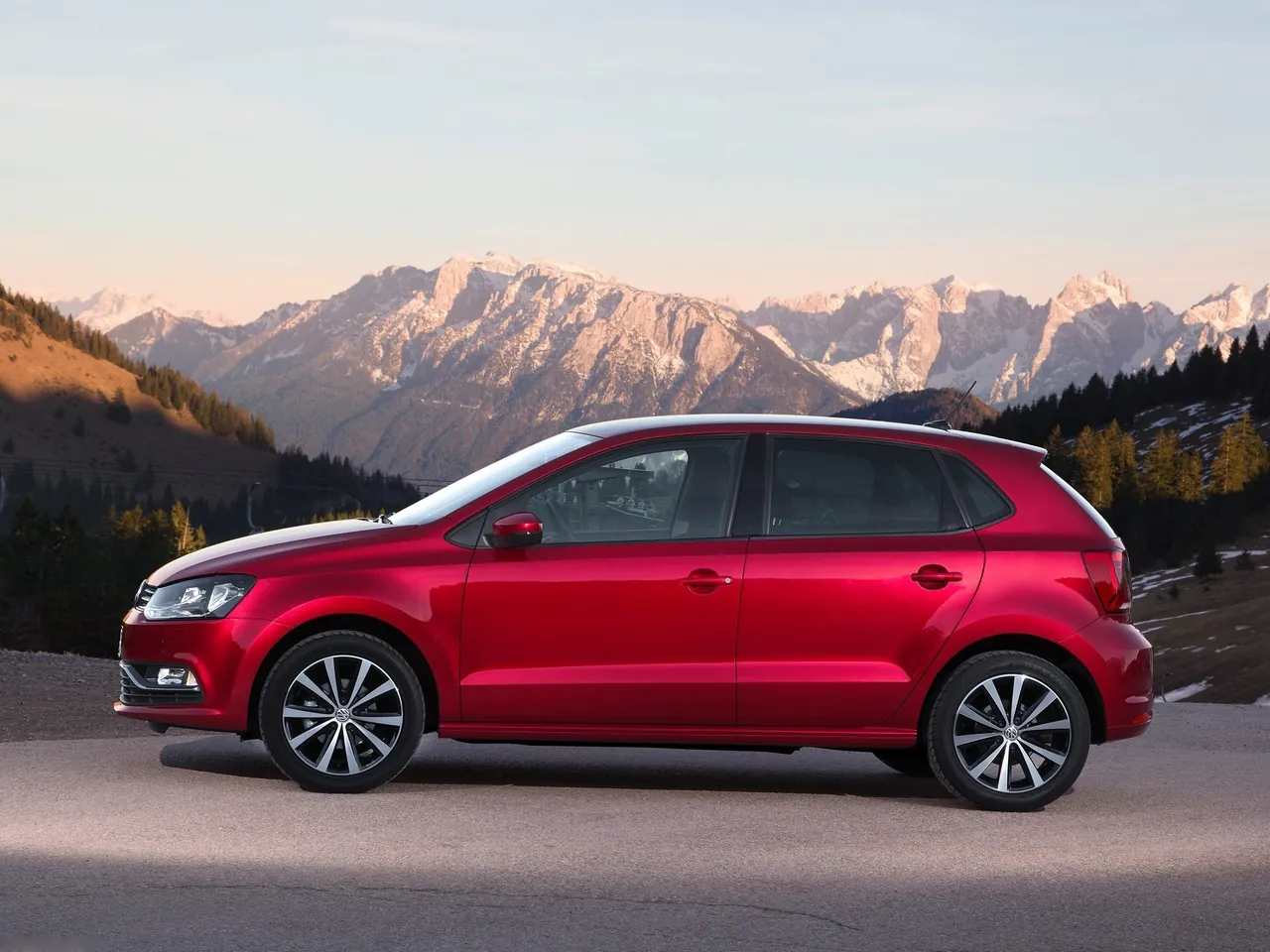 Volkswagen Polo (2014) - Side Profile