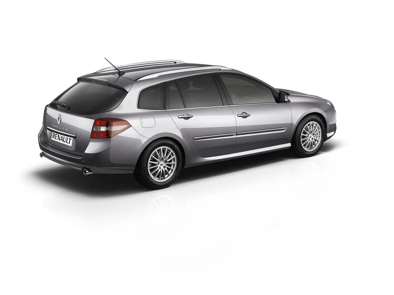 Renault Laguna Estate (2011) – zadní tříčtvrteční pohled