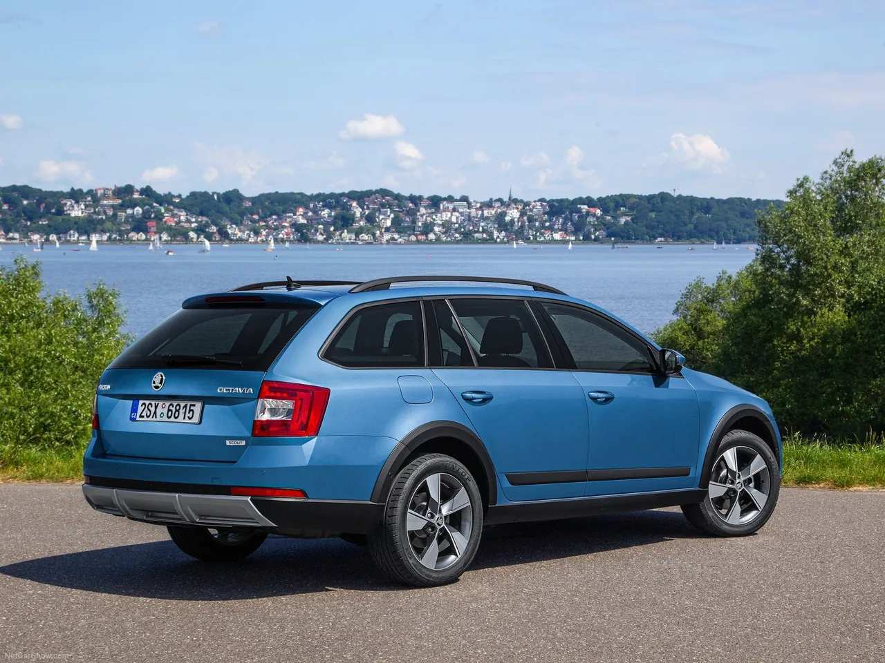Skoda Octavia Scout (2015) – zadní tříčtvrteční pohled