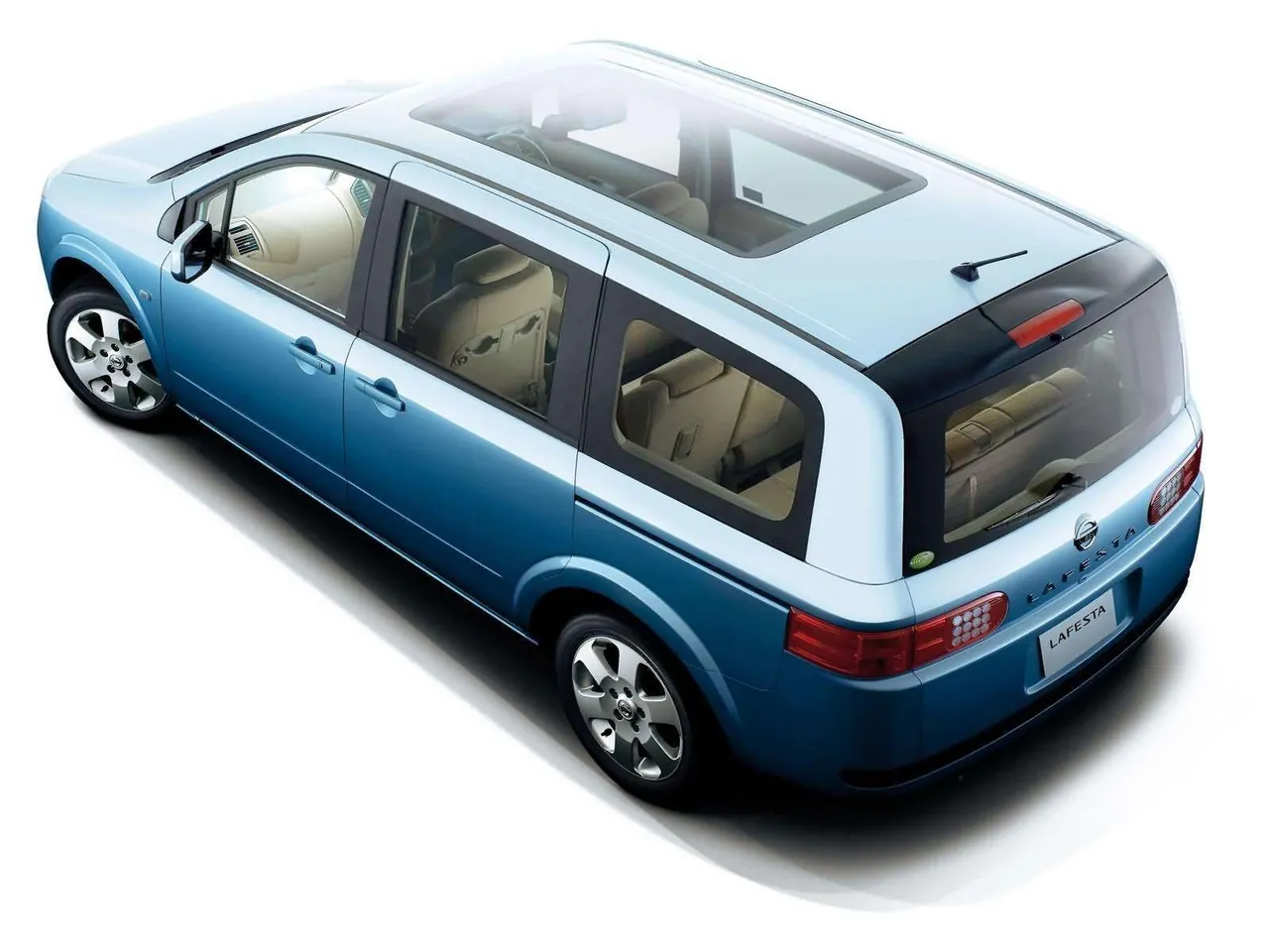 Nissan Lafesta (2005) – zadní tříčtvrteční pohled