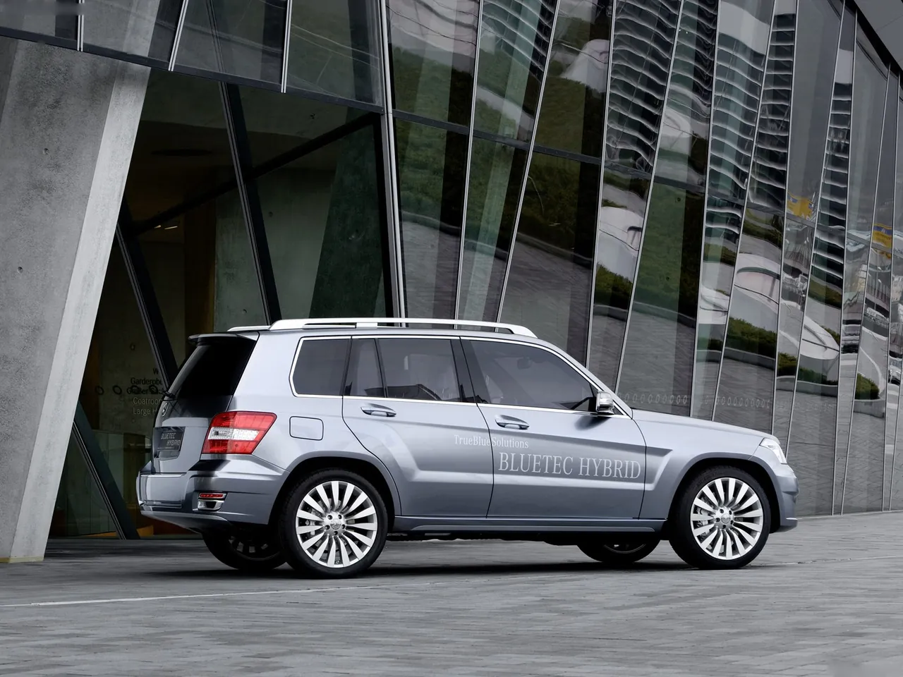 Mercedes-Benz Vision GLK Bluetec Hybrid Concept (2008) - Rear Three-Quarter
