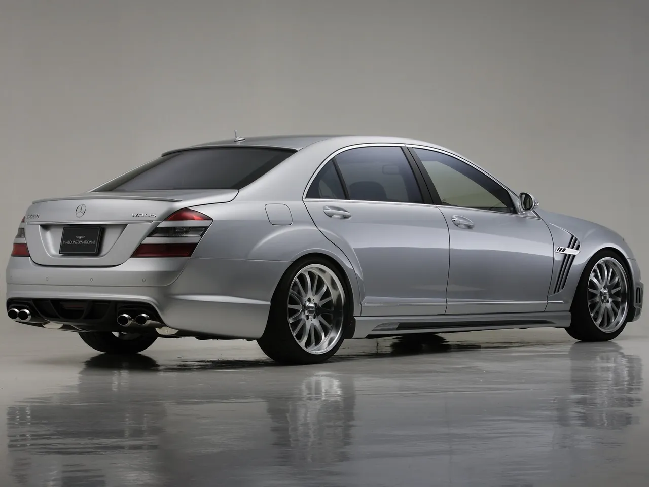 Wald Mercedes-Benz S-Class W221 (2007) – zadní tříčtvrteční pohled