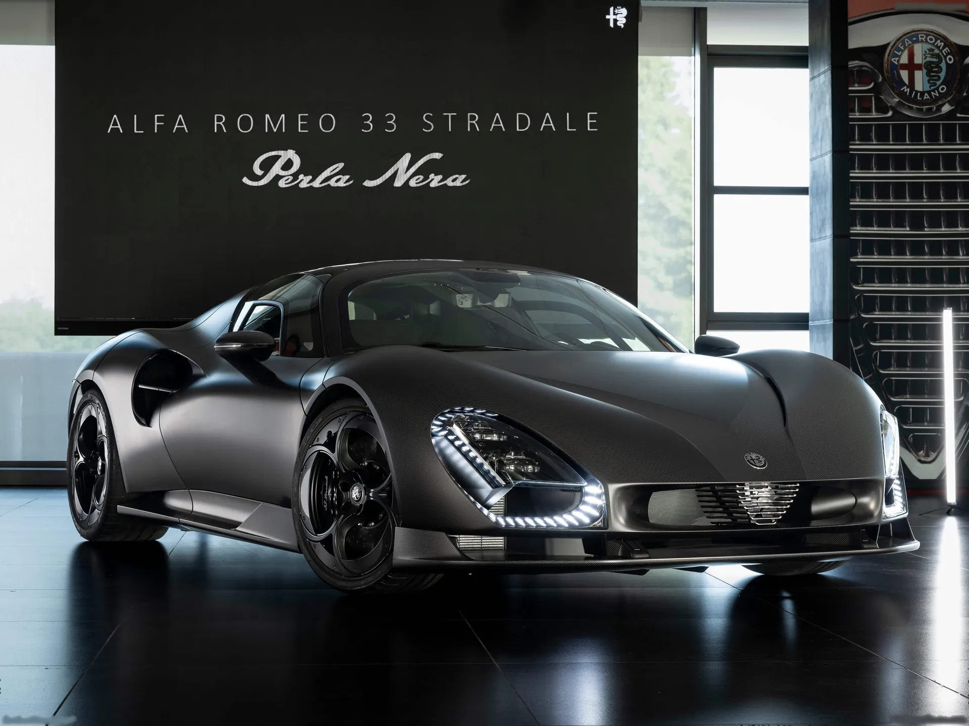 Alfa Romeo 33 Stradale Perla Nera (2026)