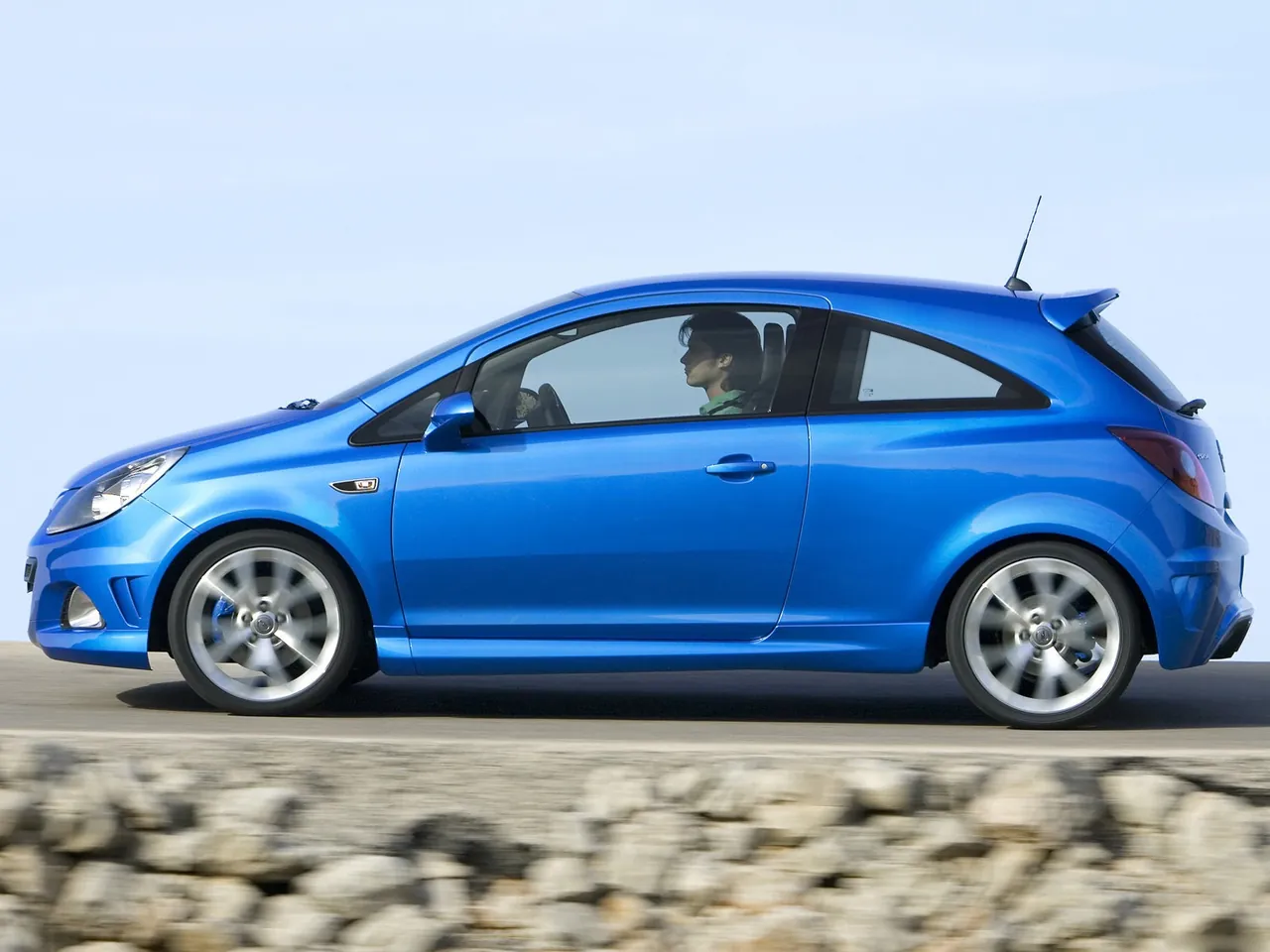 Opel Corsa OPC (2008) – boční profil