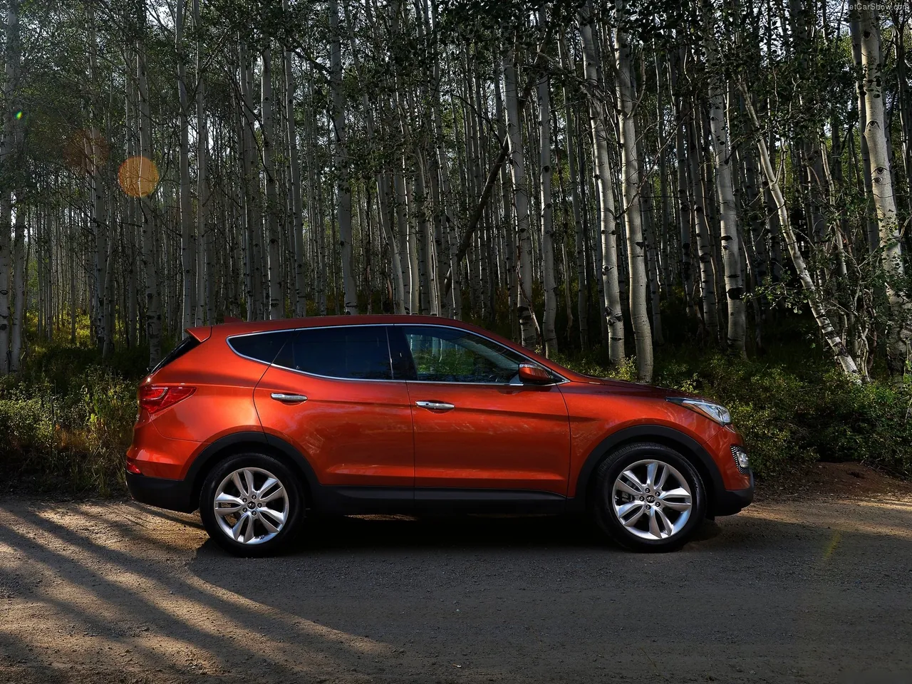 Hyundai Santa Fe Sport (2013) – boční profil