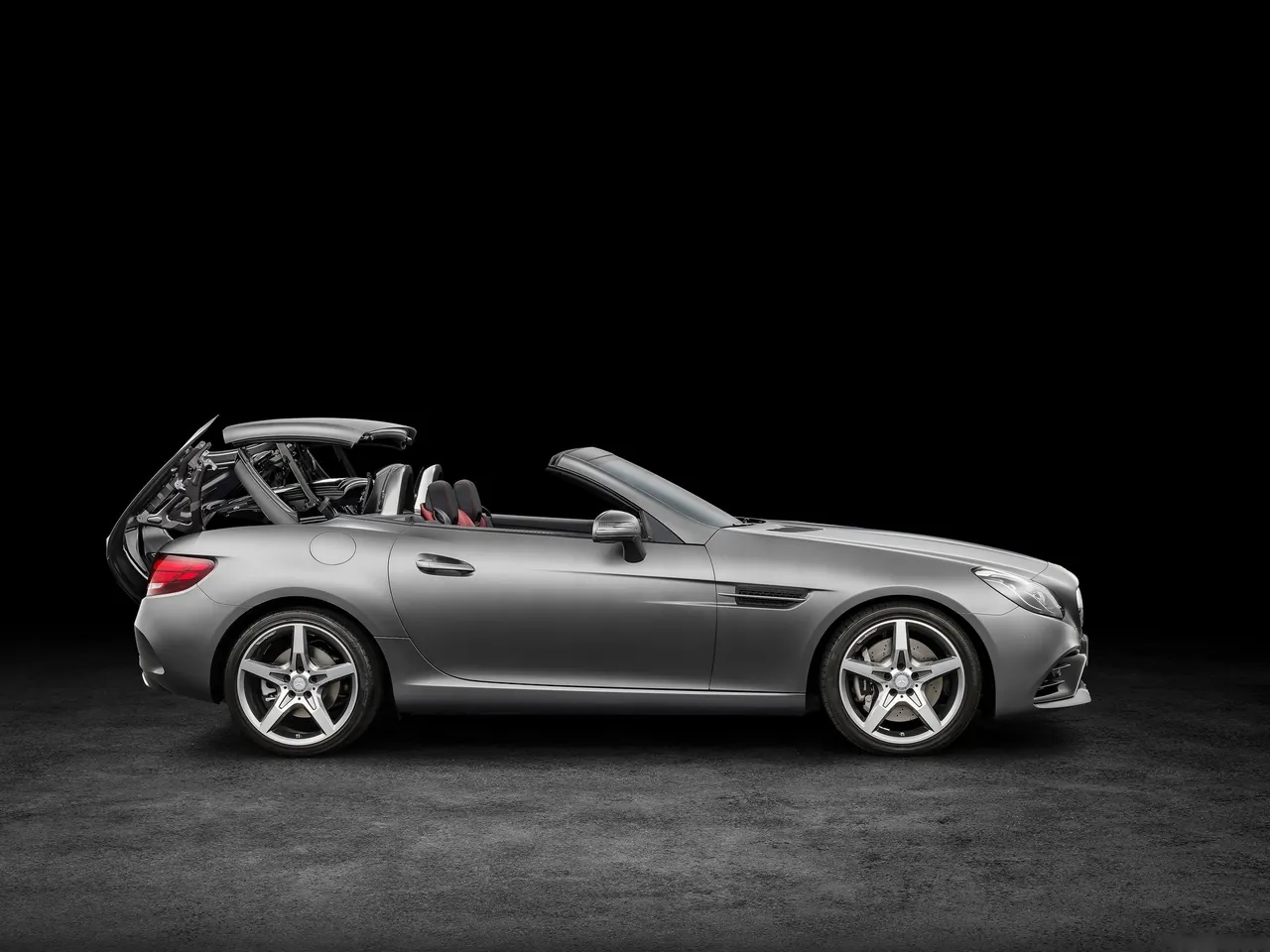 Mercedes-Benz SLC (2017) – boční profil