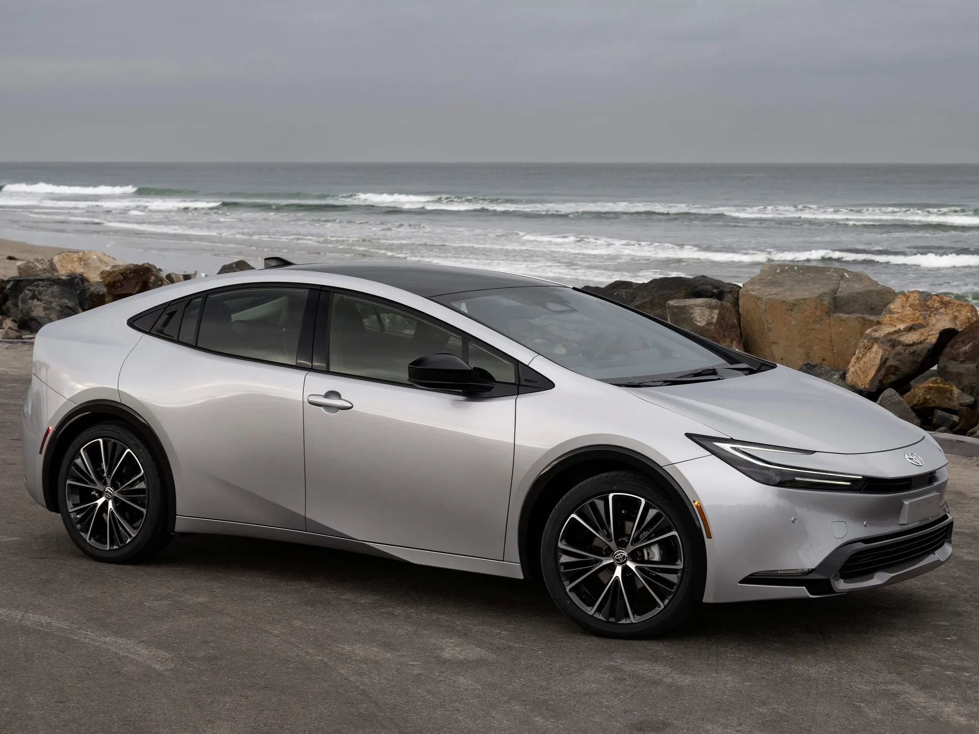 Toyota Prius XLE [US] (2023)