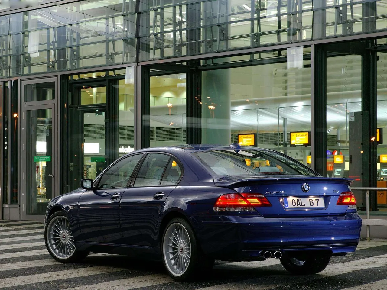 Alpina BMW B7 (2005) – zadní tříčtvrteční pohled