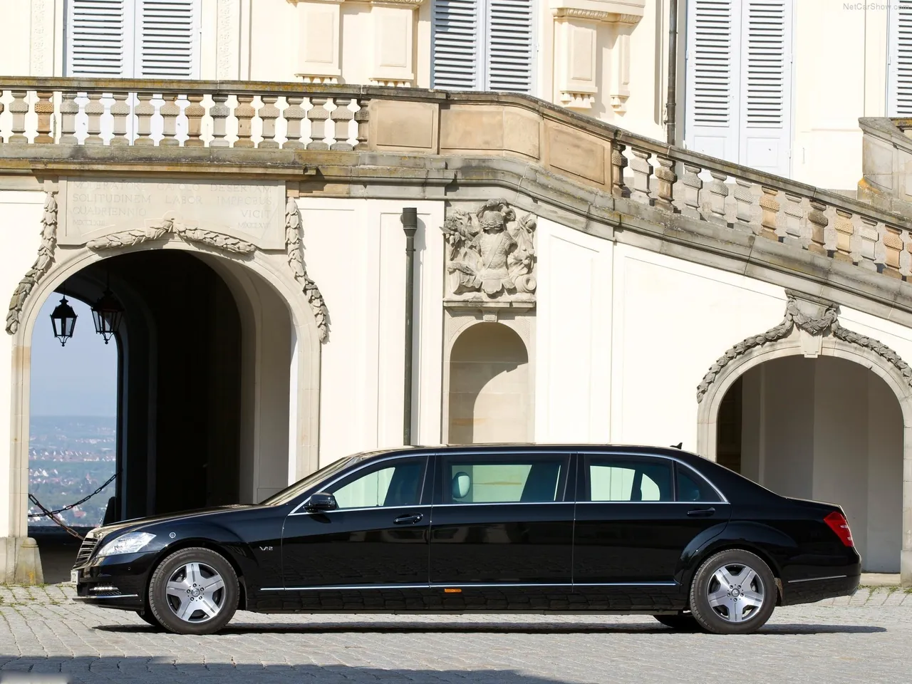 Mercedes-Benz S600 Pullman Guard (2011) - Side Profile