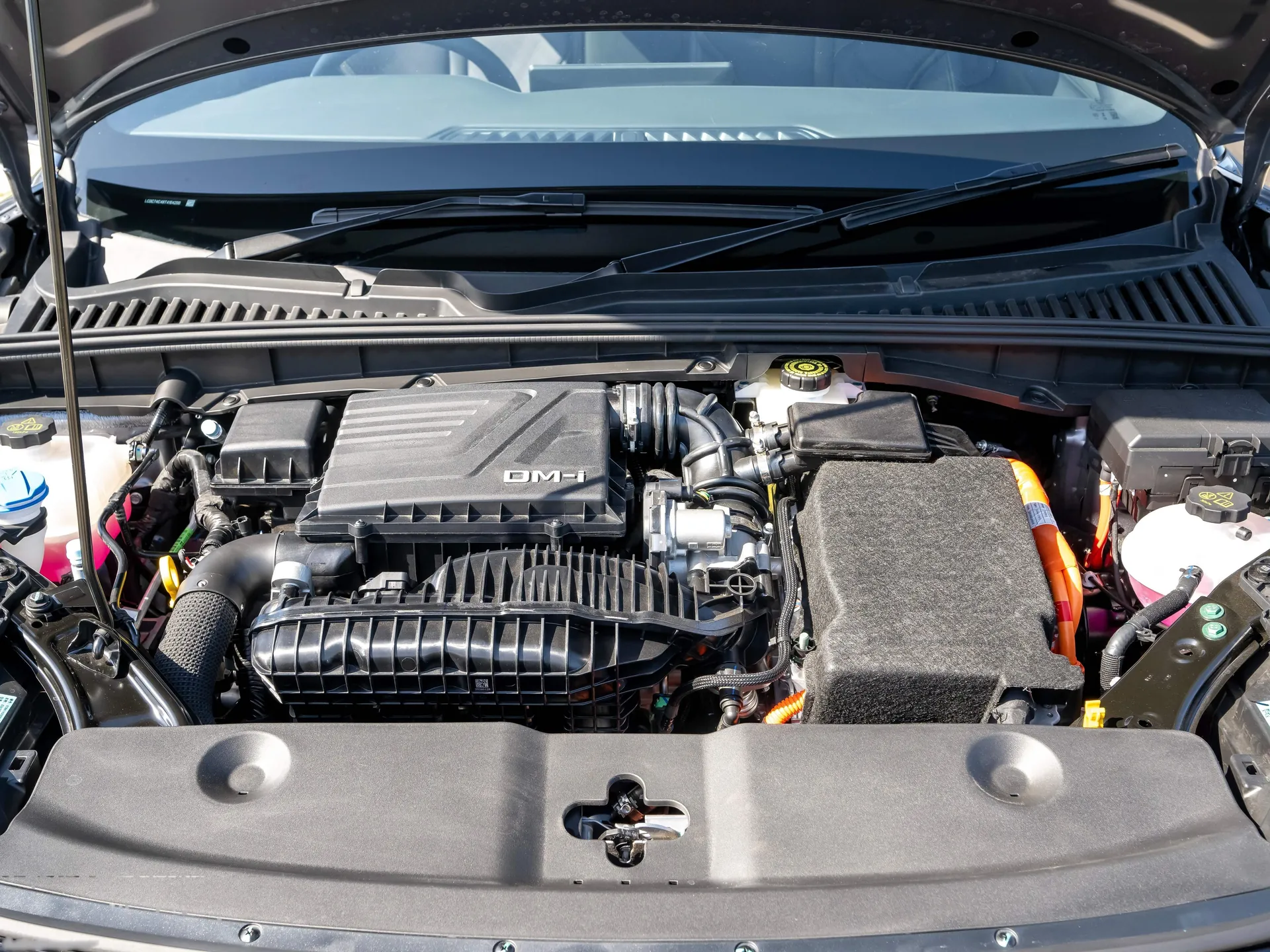 BYD Atto 2 DM-i [UK] (2026) – motorový prostor