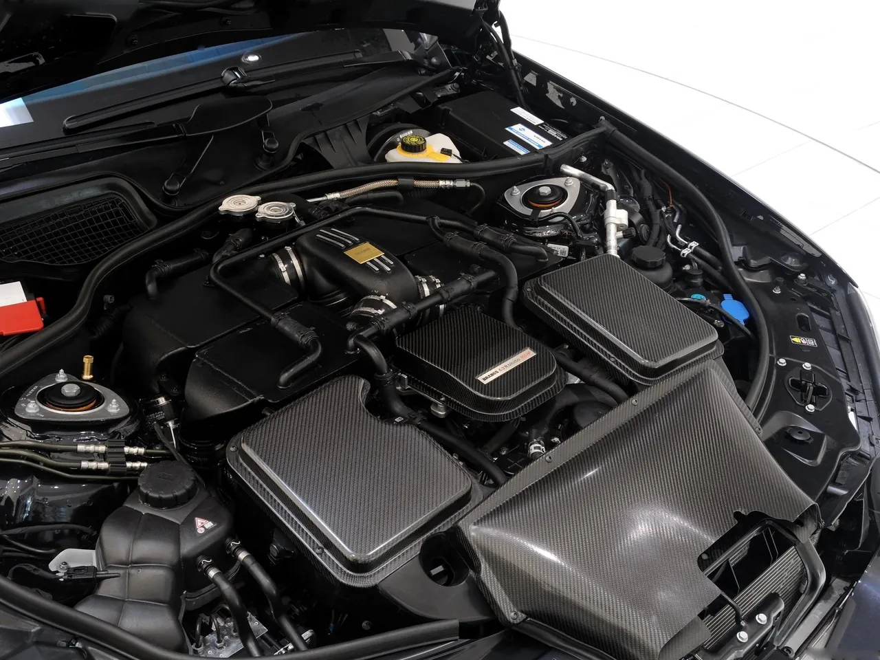 Brabus SV12 R Biturbo 800 (2011) – motorový prostor